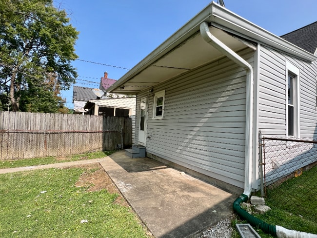 Building Photo - 1813 E Elm St