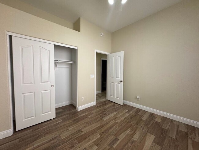 Building Photo - 4714 E Paso Trail