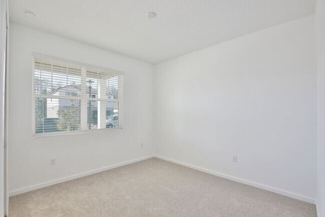 Building Photo - Thoughtfully Designed 4/3 Home with Premium Upgrades and 2 Car Garage! Available Now!