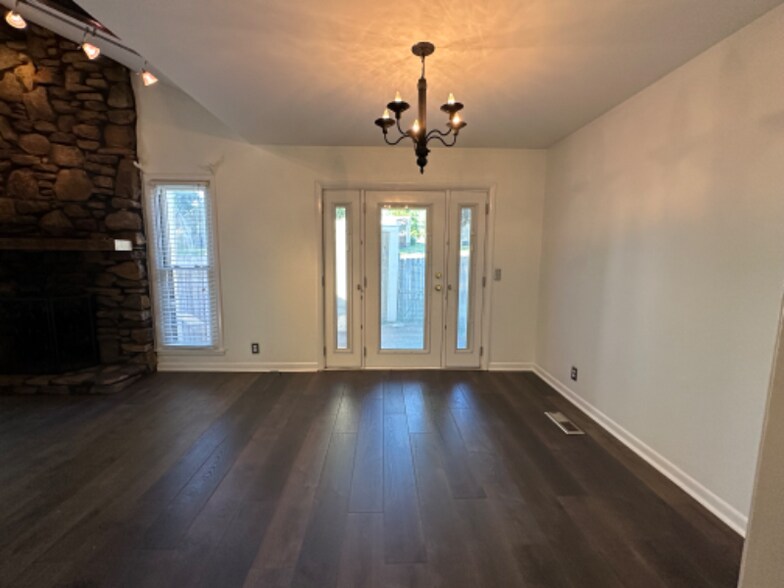 Building Photo - 854 Todd Preis Dr