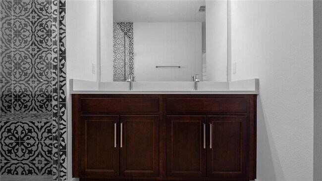Building Photo - 15318 Lebeau Lp