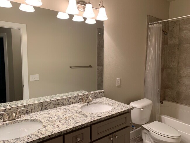 Building Photo - 1513 Crestwood Hills Ln