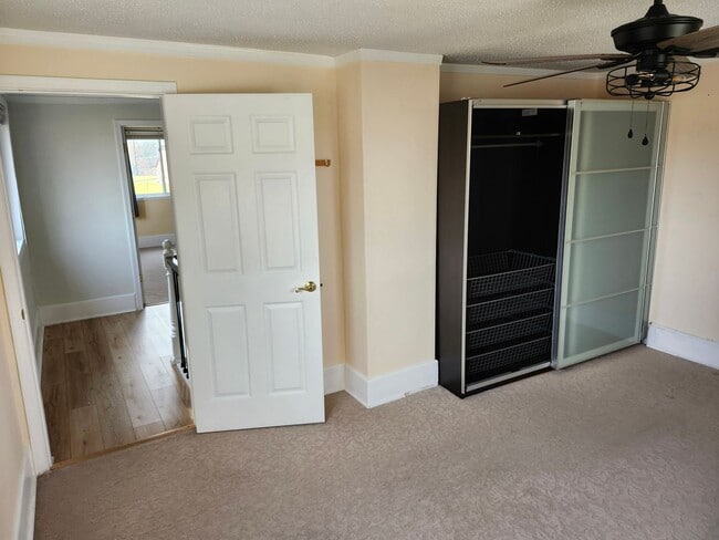 Building Photo - Large 4 BR, 2 Bath Country Home and Workshop