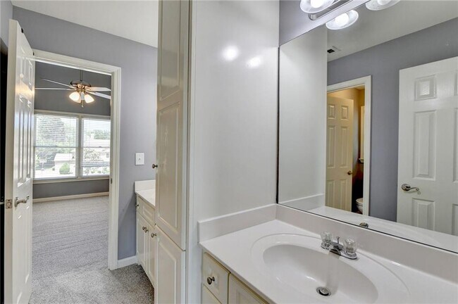 Building Photo - 1515 Boomer Cir