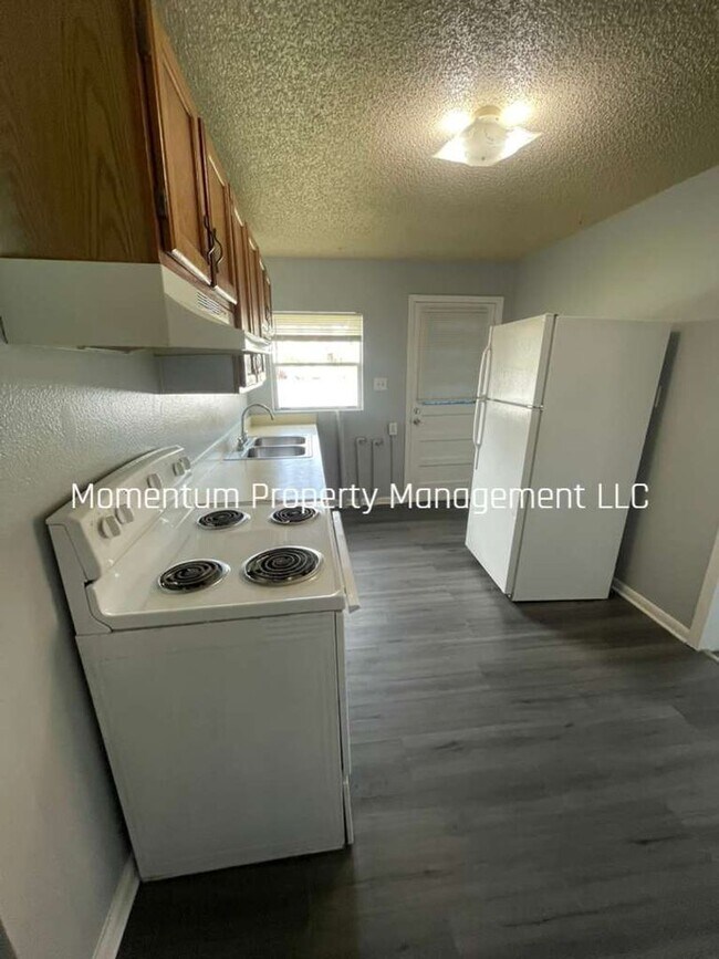 Building Photo - Cute and Cozy 2/1 in Mulberry- AVAILABLE FOR IMMEDIATE MOVE IN!!