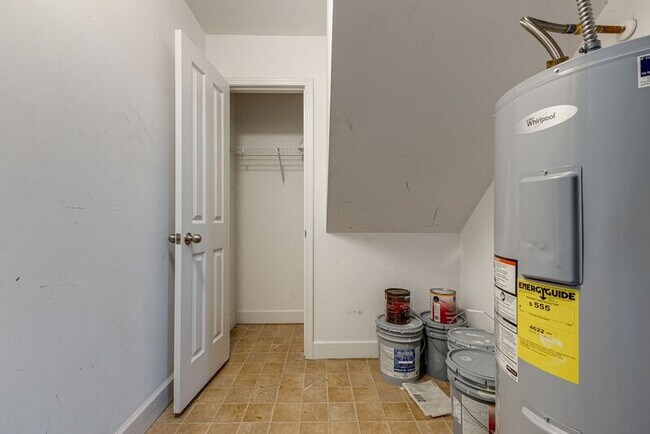 Building Photo - 531 St Jules Ln