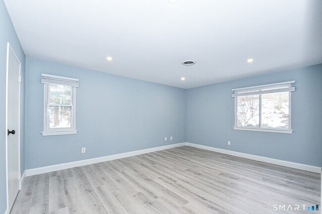 Building Photo - 28 Mill Hill Rd