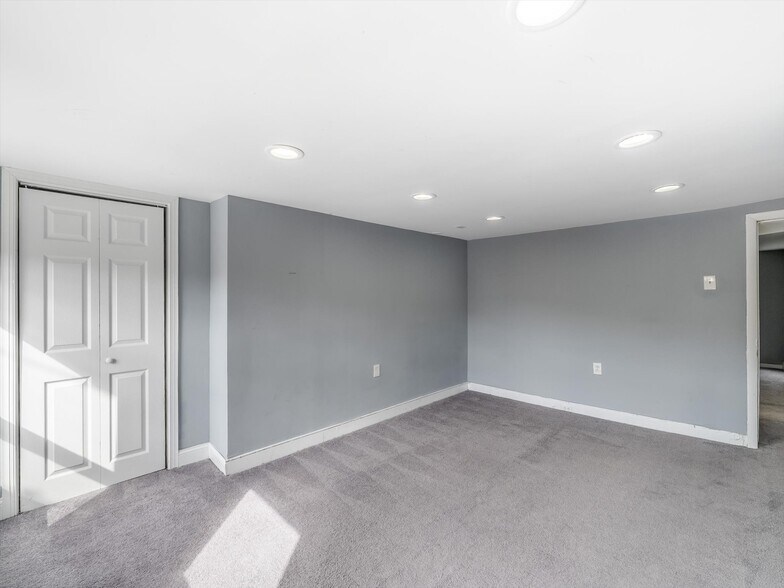 Building Photo - 4205 Main St