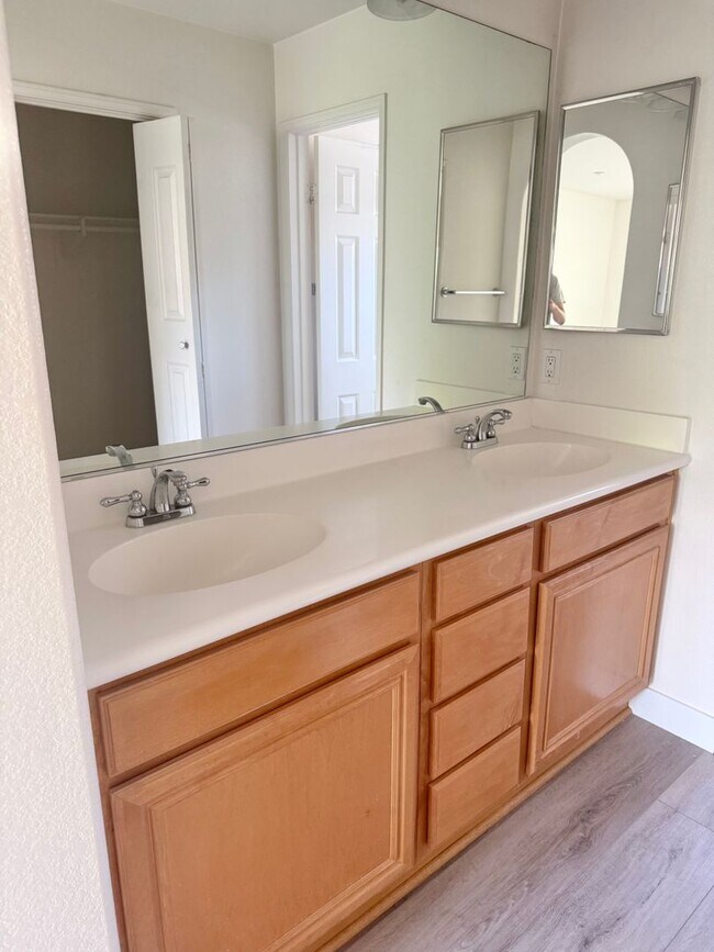 Building Photo - 2715 Escala Cir