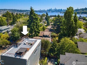 Building Photo - 3bd/2.5ba Seattle Home