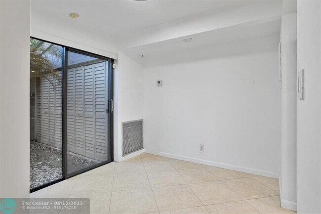 Building Photo - 2305 St Andrews Rd