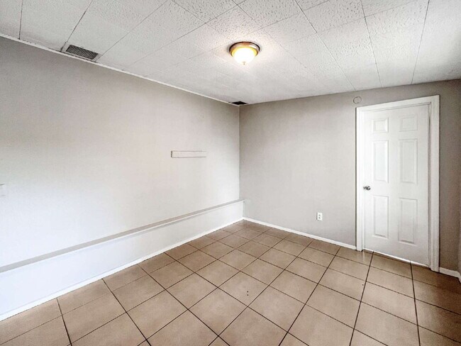 Building Photo - 9861 Orange River Blvd