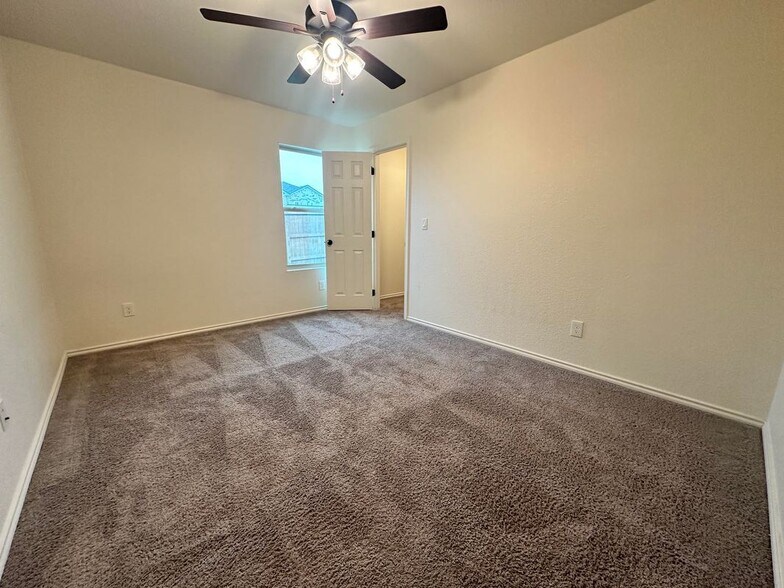 Building Photo - 2425 Alterman Dr