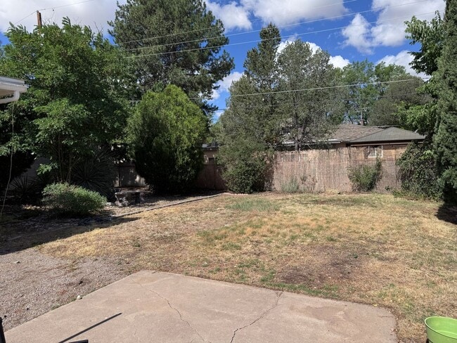 Building Photo - 3 Bedroom, 2 Bathroom Home near Washington...
