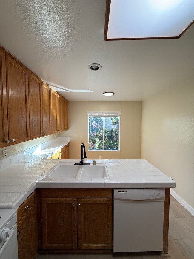 Building Photo - Beautiful 3 Bedroom 2 1/2 Bathroom Granada Hills Townhouse! Must See! Ready For Move-In!