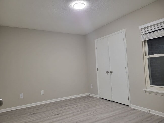 Building Photo - Duplex, Newly renovated, 2 bedroom with 2 ...