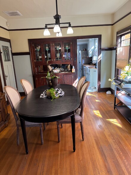 Building Photo - 1022 W 19th Ave