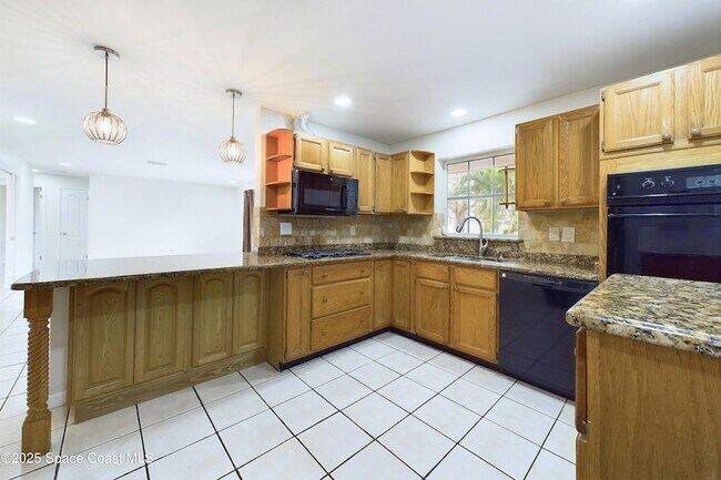 Building Photo - 1202 Yacht Club Blvd