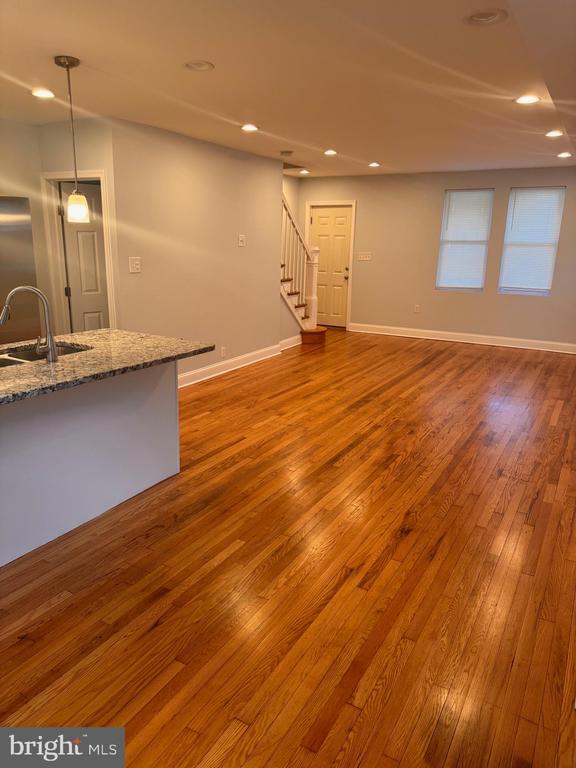 Building Photo - 5200 Ready Ave