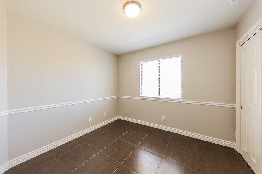 Building Photo - 6710 W Wescott Dr