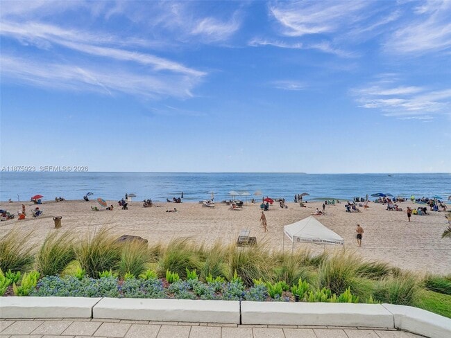 Building Photo - 17475 Collins Ave