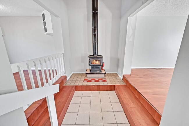 Building Photo - $1,650  2-Bed, 2 Bath Townhouse with Charm...