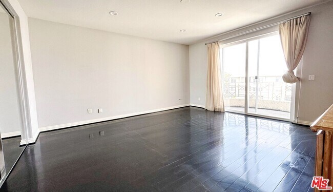 Building Photo - 4100 Wilshire Blvd