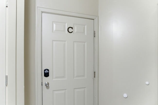 Building Photo - 114 W 975 N