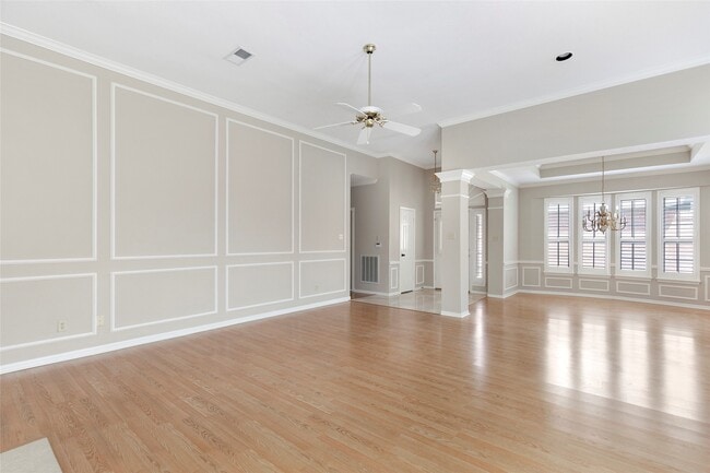 Building Photo - 3306 Redwood Lake Dr