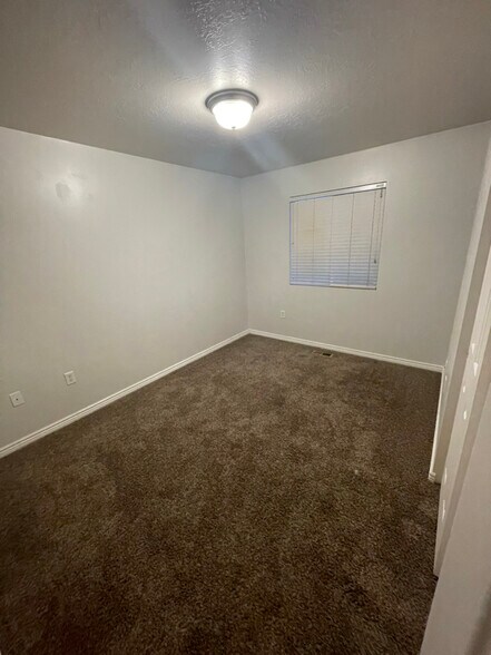 Building Photo - 652 W 800 N