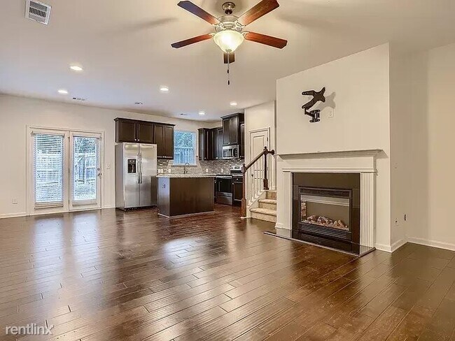 Building Photo - 3 br, 2.5 bath Townhome - 4201 Alden Park Dr
