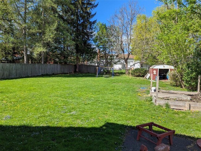 Primary Photo - 208 S Liberty Ave