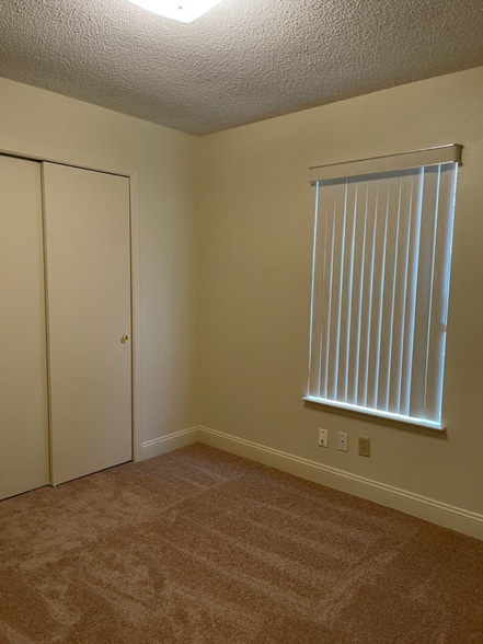 Building Photo - 3027 Yorktown Cir