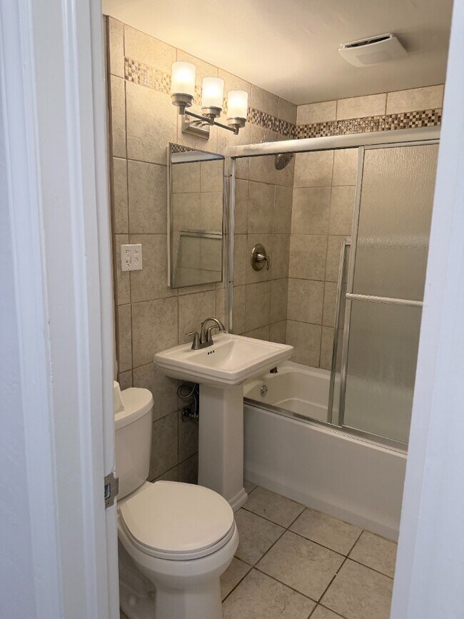 Building Photo - 1209 Gordon Ave