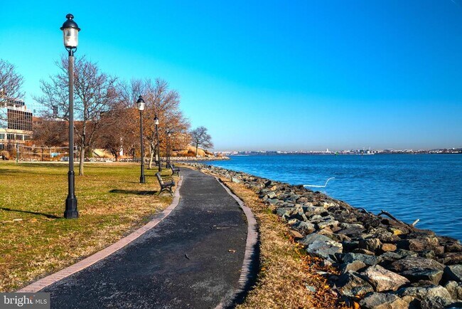 Building Photo - 210 Gibbon St