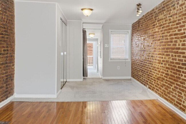 Building Photo - 420-A S Regester St