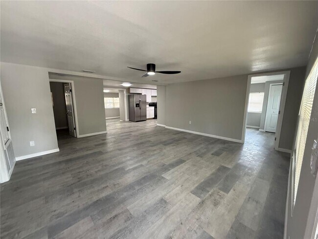 Building Photo - 421 E Warren Ave