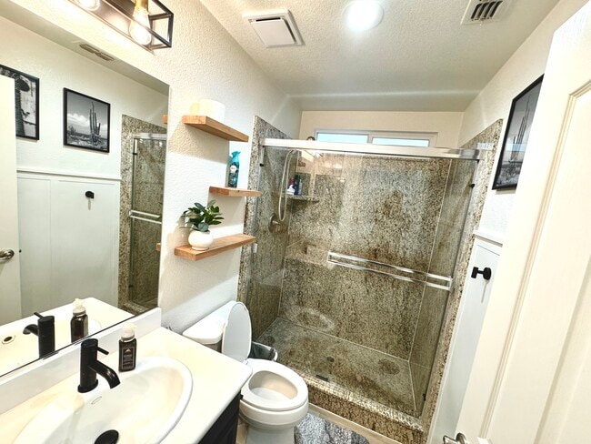 Building Photo - 464 W Callado Ave