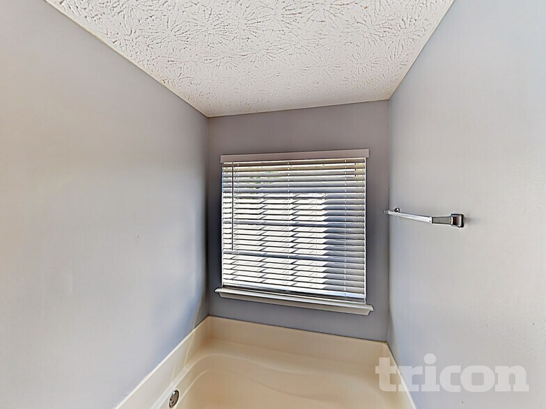 Building Photo - 5413 Wicklander Dr
