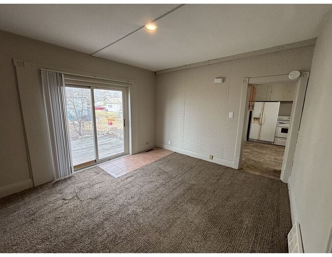 Building Photo - 1313-1315 Green Bay St