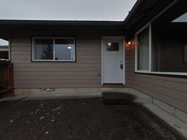 Primary Photo - 2 Bedroom Apartment ~ Close to 9th Street