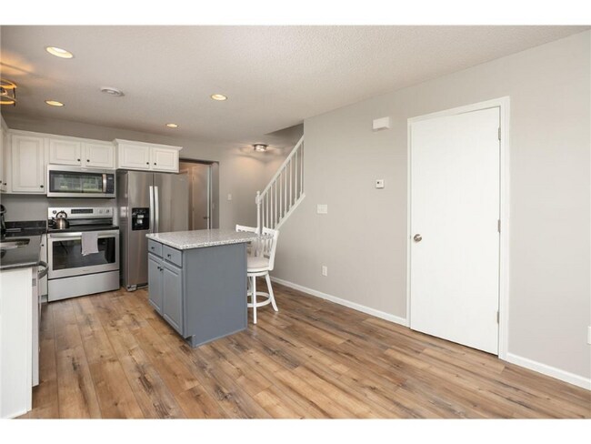Building Photo - 578 Pointe Ct SW