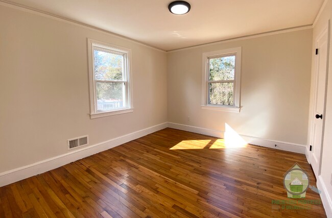 Building Photo - 22 Dale Dr