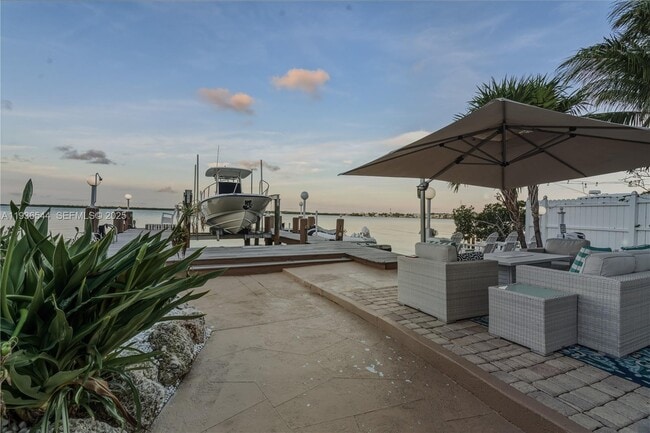 Building Photo - 16 North Dr