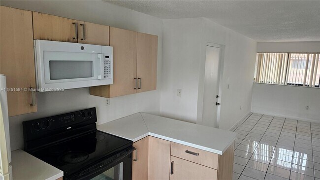 Building Photo - 2710 W 60th Pl