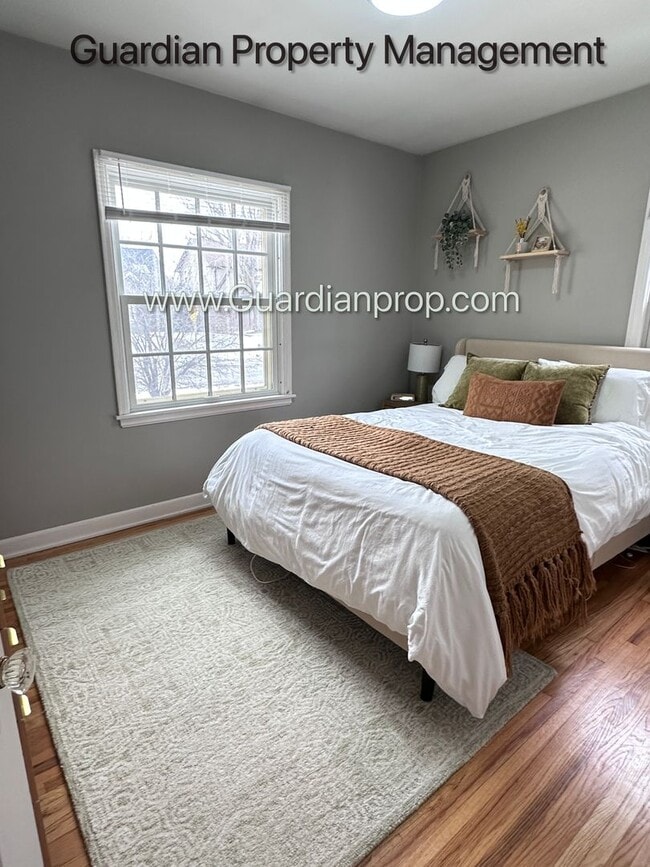 Building Photo - South Minneapolis Single Family Home, Garage, Fenced In Yard, Excellent Condition