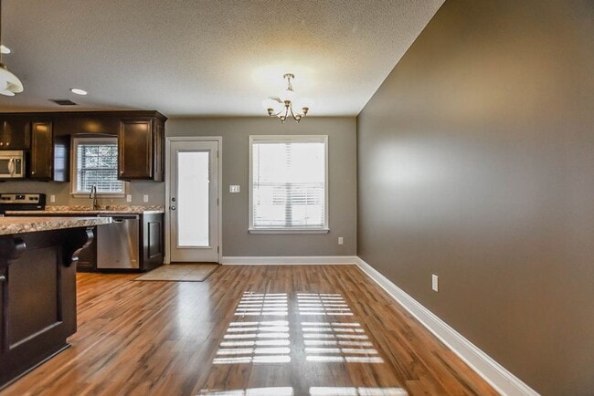 Building Photo - Luxurious 3BD/2BA Home with Premium Features in Coveted Cottonwood Neighborhood!