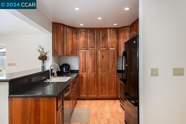 Building Photo - 1326 Babel Ln