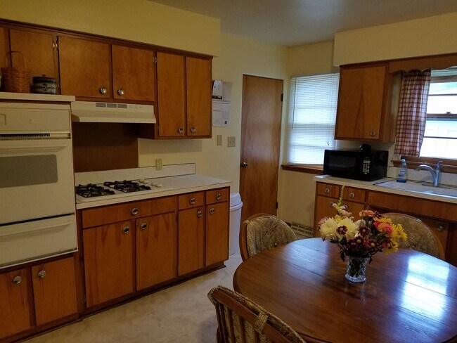 Building Photo - Franklin St 2109-2111