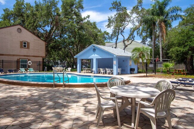 Building Photo - This tasteful decorated home features 3 be...